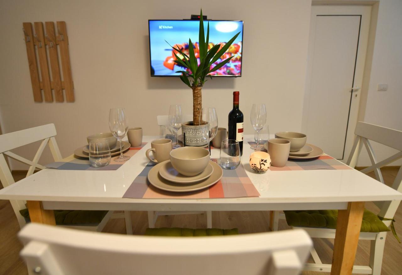 West In Apartments Cacak Luaran gambar