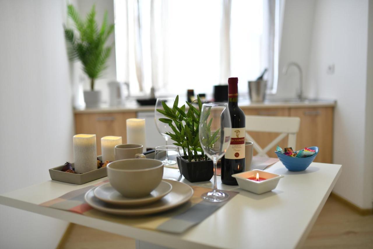 West In Apartments Cacak Luaran gambar