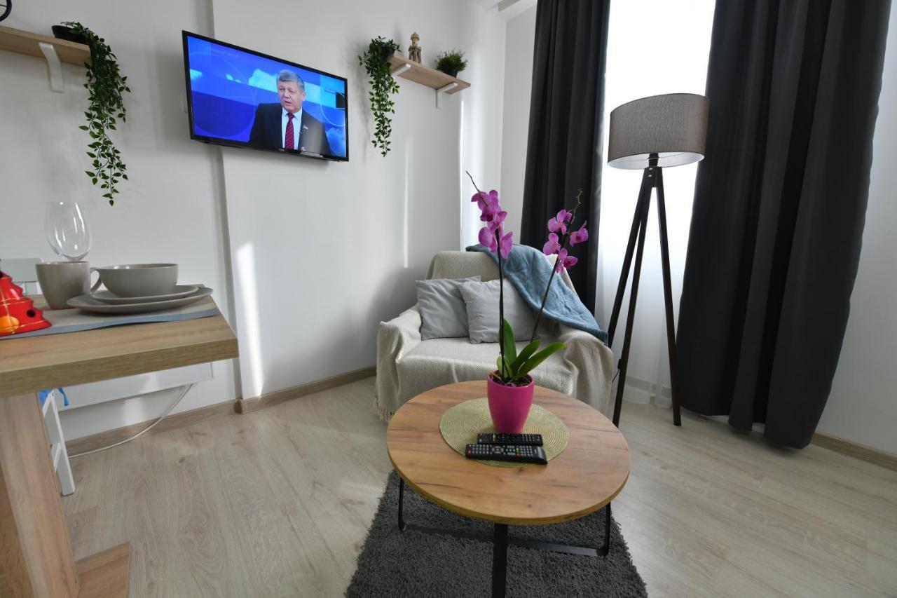 West In Apartments Cacak Luaran gambar