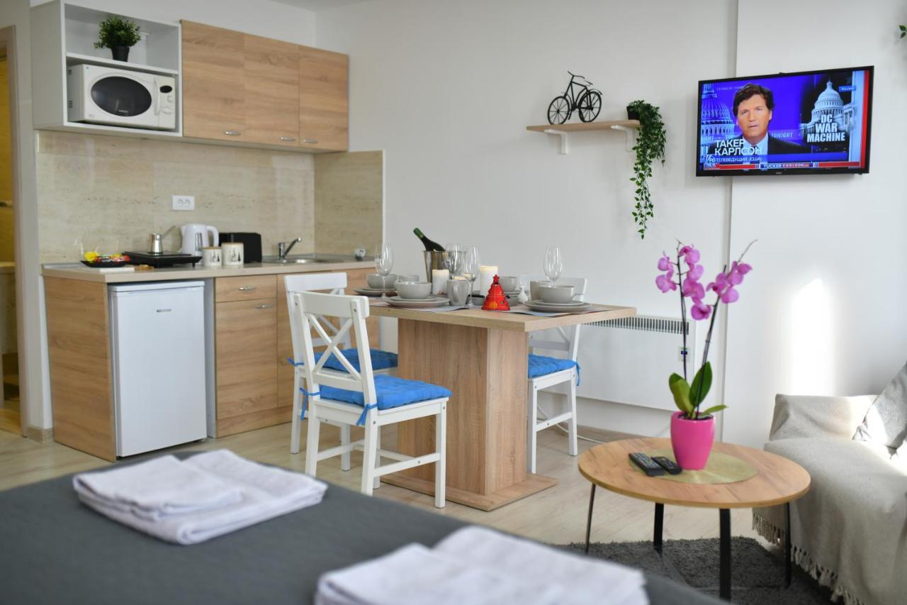 West In Apartments Cacak Luaran gambar