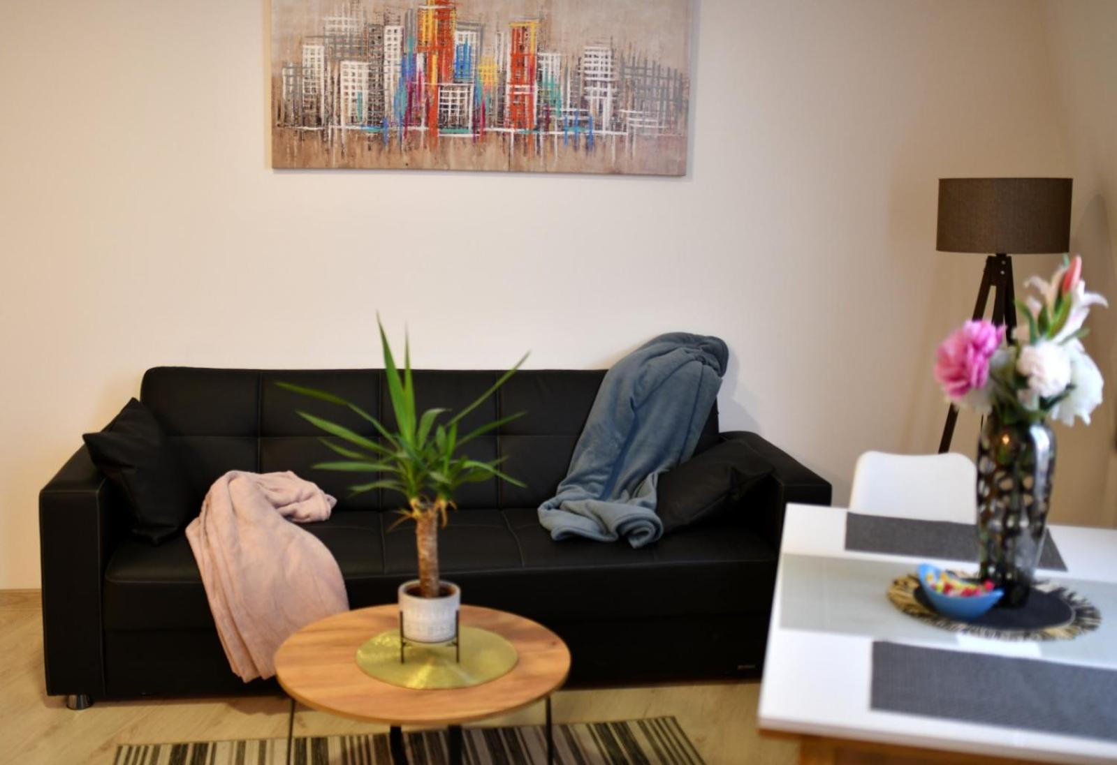 West In Apartments Cacak Luaran gambar